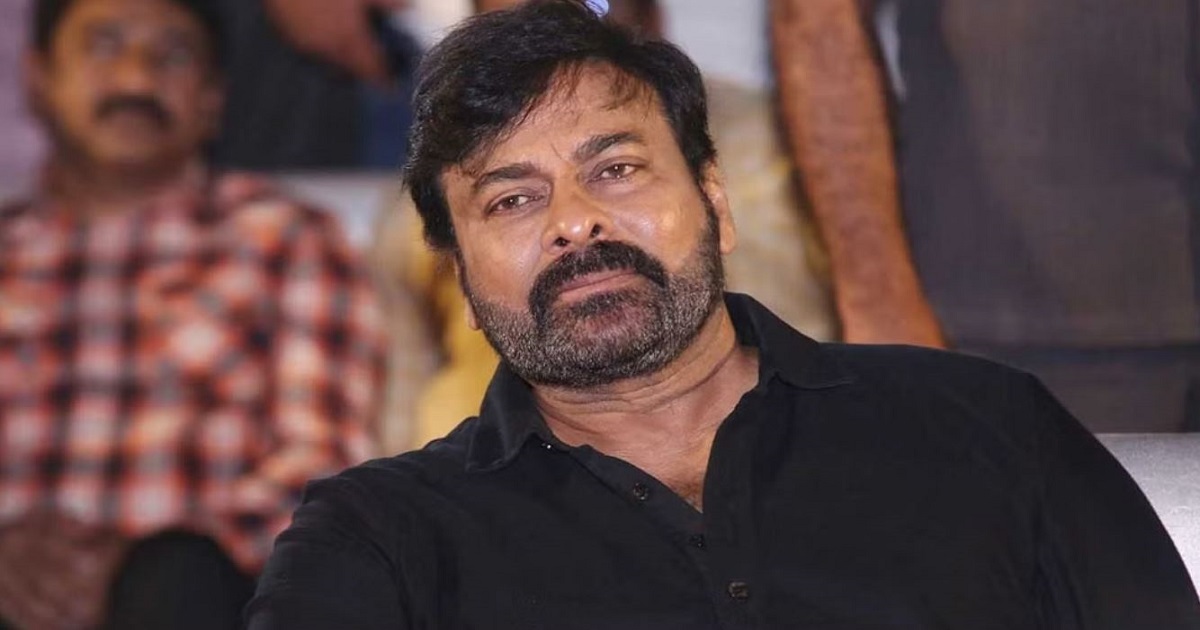 chiranjeevi-attacked-with-eggs