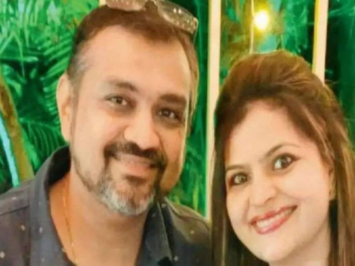 వాష్ రూమ్ లో భార్య భర్తలు అనుమానాస్పద  మృతి..
