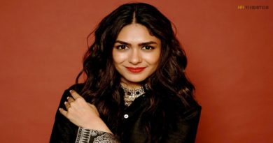 mrunal-thakur-comments-are-getting-viral-my-dream-is-to-act-with-star-actor-mahesh-babu