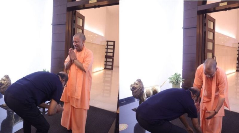 rajinikanth-explains-why-he-touched-yogi-adityanath-feet