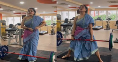 tollywood-famous-actress-pragathi-doing-heavy-gym-work-out-in-saree-video-viral